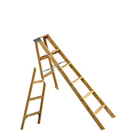 sử dụng thang nhôm thay thế thang gỗ