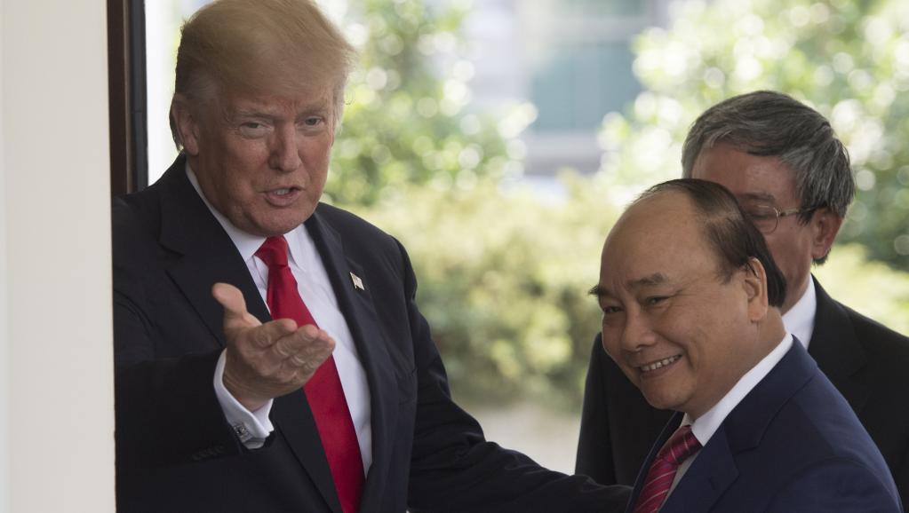 Tổng thống Donald Trump cũng đã có mặt tại Việt Nam cùng ngày