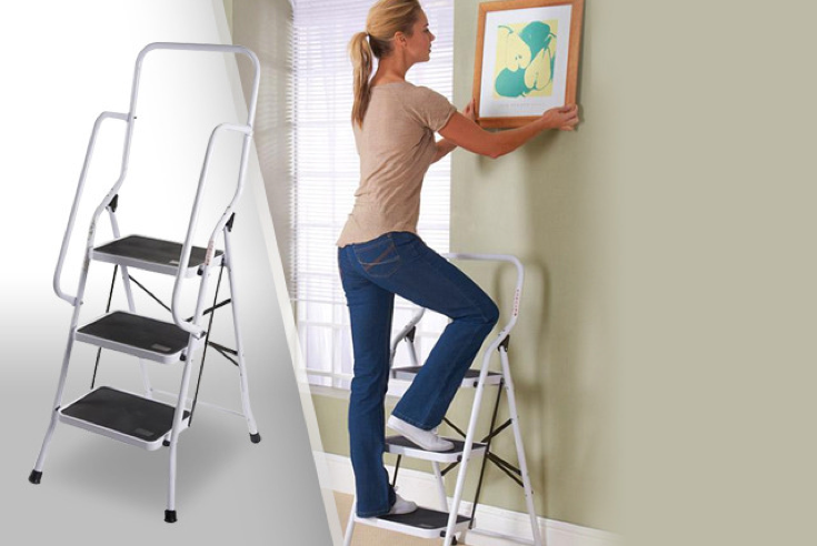 Những chiếc thang nhôm ghế thông minh giúp chị em thoải mái treo tranh 